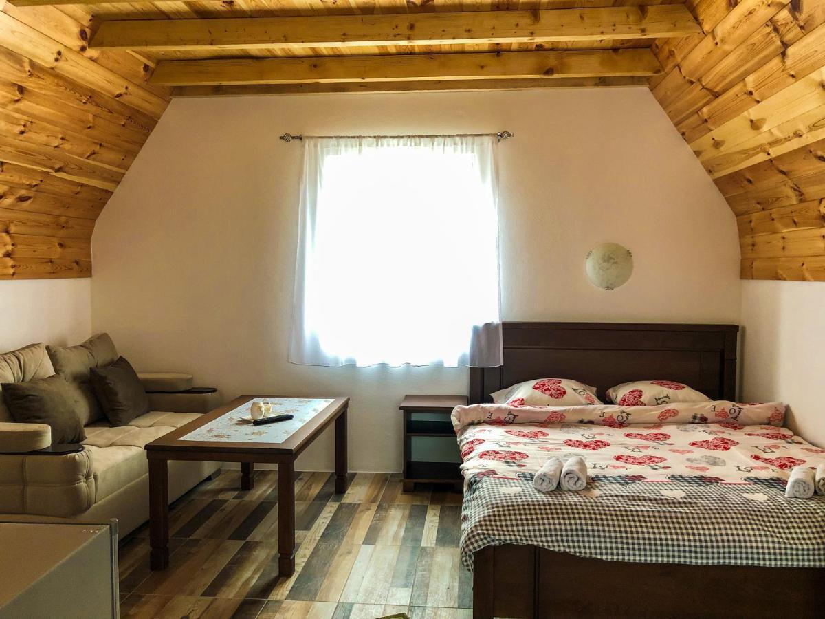 Hotel Lovac Žabljak Esterno foto