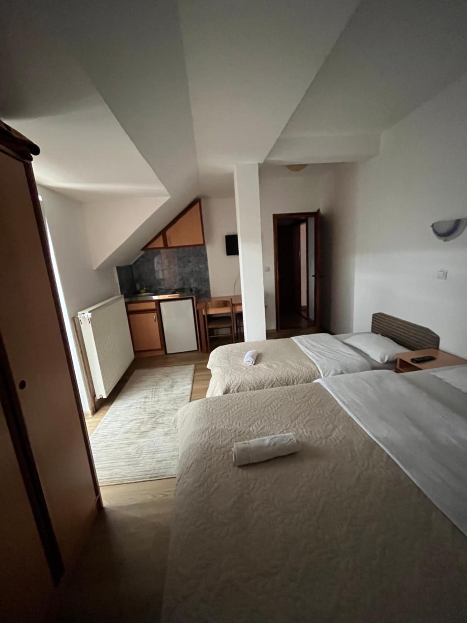 Hotel Lovac Žabljak Esterno foto