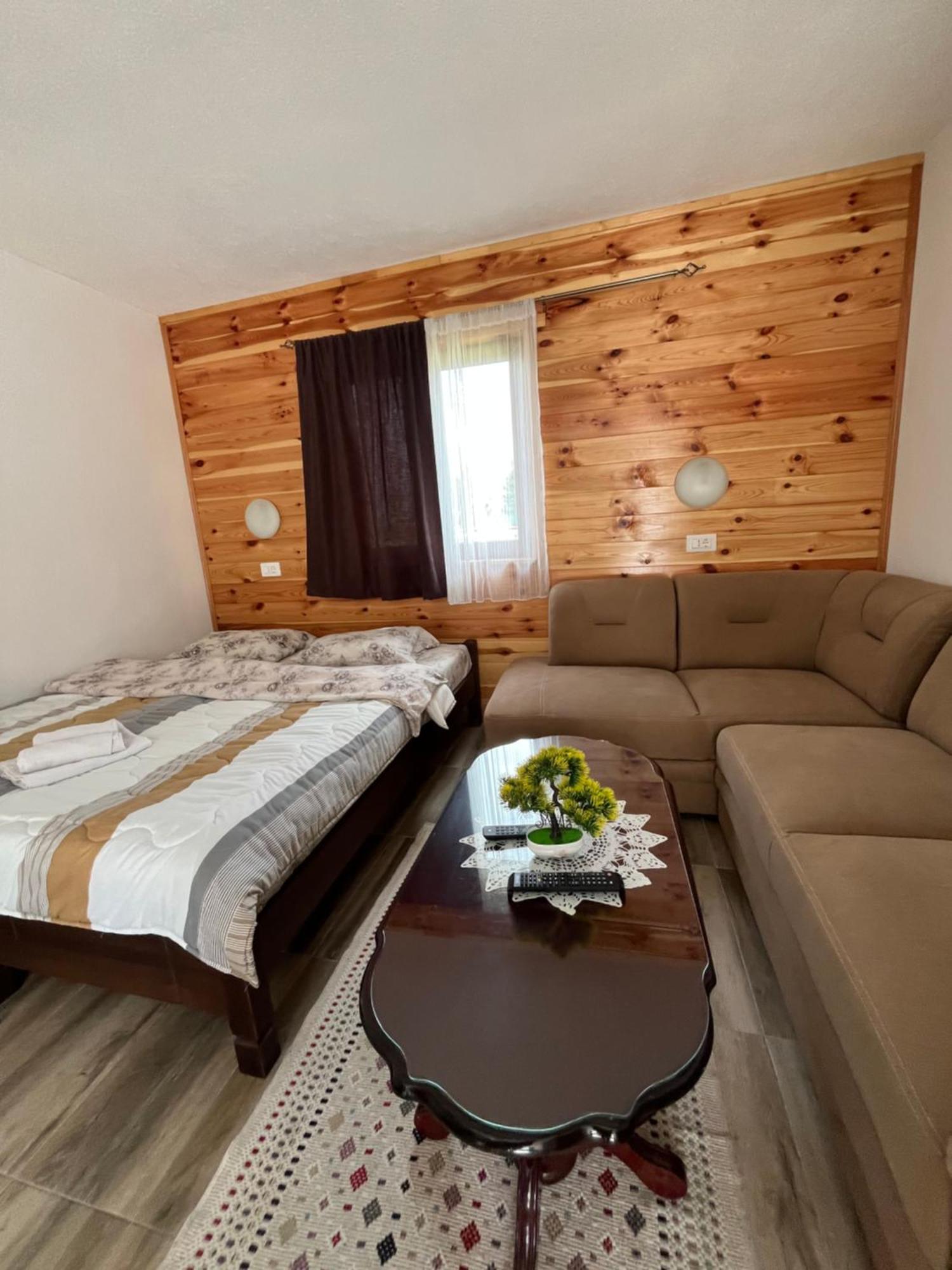 Hotel Lovac Žabljak Esterno foto